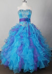 Bright Beading Sweetheart Quinces Dresses with Ruffles and Handmade Flowers