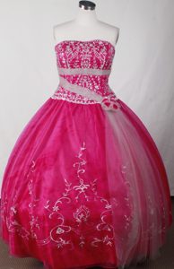 Romantic Strapless Red Quinceanera Dress with Lace Up