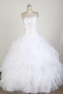 2014 Classical Strapless White Quinceanera Dresses with Beading and Ruffles