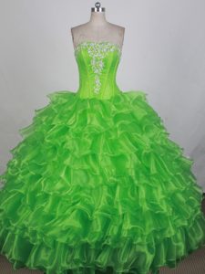 2014 Luxurious Strapless Spring Green Quinceanera Dress with Ruffled Layers
