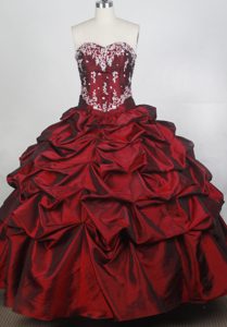 Exquisite Sweetheart Beaded Burgundy Dresses for Quinceanera with Pick-ups