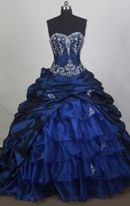 Cheap Navy Blue Sweetheart Chapel Train Quinceanera Dresses with Pick-ups
