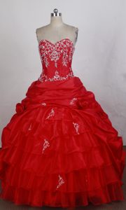 2014 Red Beautiful Sweetheart Beaded Quinceanera Dresses with Chapel Train