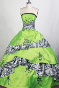 Elegant Strapless Zebra Green 2013 Quinceanera Dress with Beading for Cheap