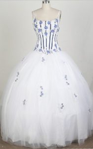 Inexpensive Princess Straps Tulle Sweet 15 Dresses with Appliques in White