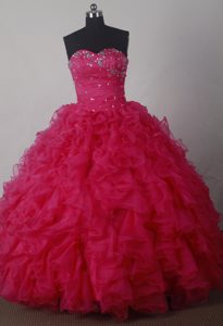 Luxuriously Strapless Ball Gown Red Quince Dresses in Organza with Beading