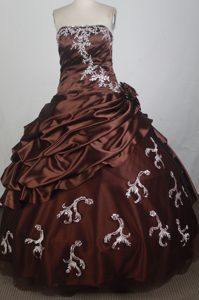Cheap Strapless Burgundy Dress for Quinceanera with Beading and Embroider