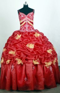 Beautiful Straps Sweet 16 Dresses with Beading and Handle Flowers in Red