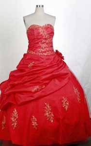 Red Sweetheart Quinceaneras Dress with Appliques in and Organza
