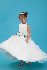 White A-line Scoop Organza Flower Girl Dress for Cheap