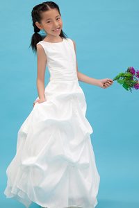 Cute White Scoop Long Flower Girl Dress with Appliques