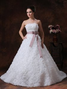 Strapless Brush Train Princes Special Embossed Wedding Dress with Flower