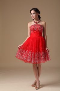 Red A-line Strapless Knee-length and Organza Prom Dress with Embroidery