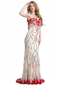 Scoop With Train Clasp Handle Prom Gown White And Red for Prom and Party with Hand Made Flower Sweep Train