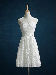 Clearance White A-line Sweetheart Sleeveless Lace Mini Length Zipper Beading Prom Dresses