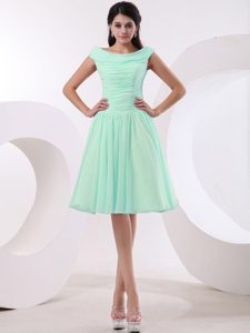 Bateau Princess Apple Green Chiffon Prom Attire with Ruche to Knee-length