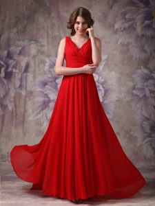 Exclusive Red Ruched and Beaded V-neck Formal Prom Dresses