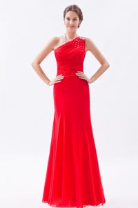 Sweet One Shoulder Ruched and Beaded Long Dresses for Prom Court in Red