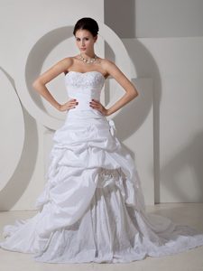 Discount A-line Appliqued Lace-up Sweetheart Wedding Dress in Ivory