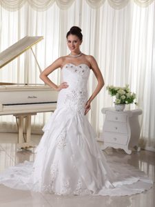 Discount Sweetheart Court Train Wedding Dress with Ruffled Layers