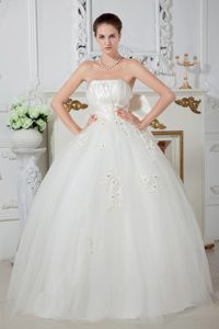 Ball Gown Strapless Tulle Cheap Wedding Dress with Beading and Appliques