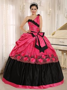 Classic Coral Red One Shoulder Quinceanera Dress with Bowknot and Appliques
