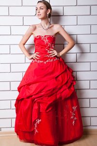 Discount Red A-line Strapless Prom Gown Dresses with Appliques