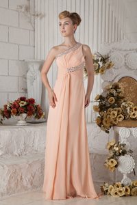 Peach Color One Shoulder Beaded Chiffon Low Price Prom Dress with Brush