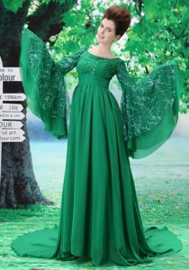Elegant Beaded Scoop Long Sleeves Green Prom Attires with Court Train