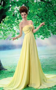 Cheap Sweetheart Chiffon A-line Court Train Prom Dresses in Light Yellow