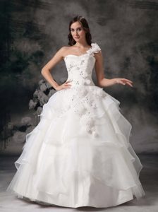 Elegant A-line One Shoulder Zipper-up Flowers Wedding Dress in Long
