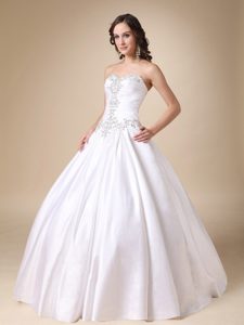Modern Sweetheart Beaded Lace-up Wedding Dresses in Floor-length