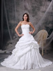 Strapless Court Train Wedding Dresses with Appliques and