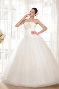 Brand New Ball Gown Strapless Tulle Wedding Dress with Appliques Decorated