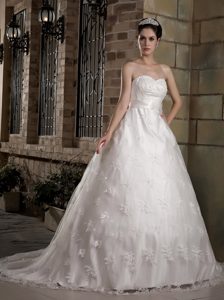 Gorgeous Sweetheart Chapel Train and Lace Appliqued Wedding Dress