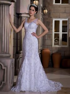 Fashionable Mermaid V-neck and Lace Wedding Dress with Court Train