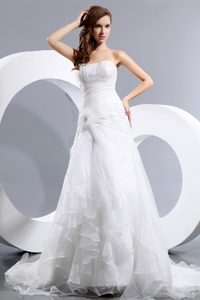 Elegant Strapless Court Train Ruched Wedding Dresses with Hand Made Flower
