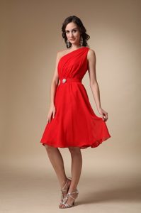 Fashionable One Shoulder Short Chiffon College Homecoming Dress in Red