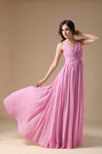 Elegant Long V-neck Chiffon Ruched Homecoming Cocktail Dresses in Pink