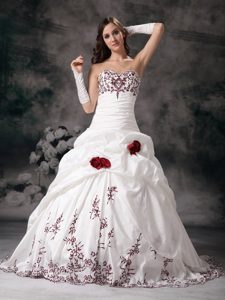 Best Seller Sweetheart Brush Train Dress for Brides with Embroidery