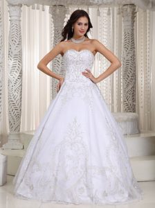 Popular Sweetheart Court Train Organza Wedding Dress with Lace-up Back