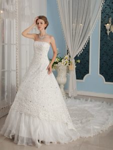 2013 Classical Lace-up Beaded Organza Wedding Gown with Cathedral Train