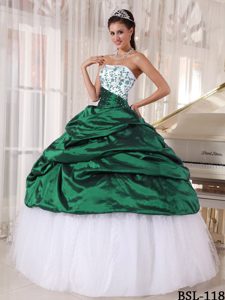 Strapless and Tulle Quinceanera Dresses with Embroidery Decorated