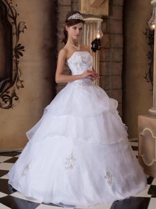 Pretty Strapless Satin and Organza White Quinceanera Dress with Appliques
