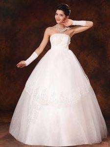 Designer Ball Gown Strapless Wedding Dresses with Appliques and Flower