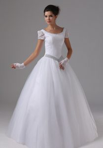 Scoop Short Sleeves Wedding Dresses with in Lace with Beading and Bow