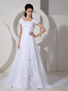 Square Short Sleeves Bridal Wedding Dress in Organza with Beads and Ruffles