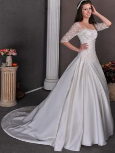 Sexy Square Court Train Women Wedding Dress with 1/2 Sleeves and Appliques