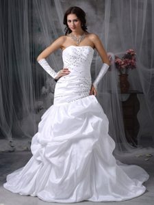 Modest Mermaid Strapless Bridal Dresses with Pick-ups and Beadings in