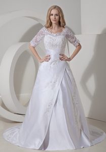 Modest A-line Scoop Dress for Church Wedding with 1/2 Sleeves and Appliques